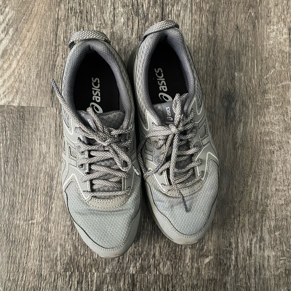 ASICS Shoes - Picture 3 of 5